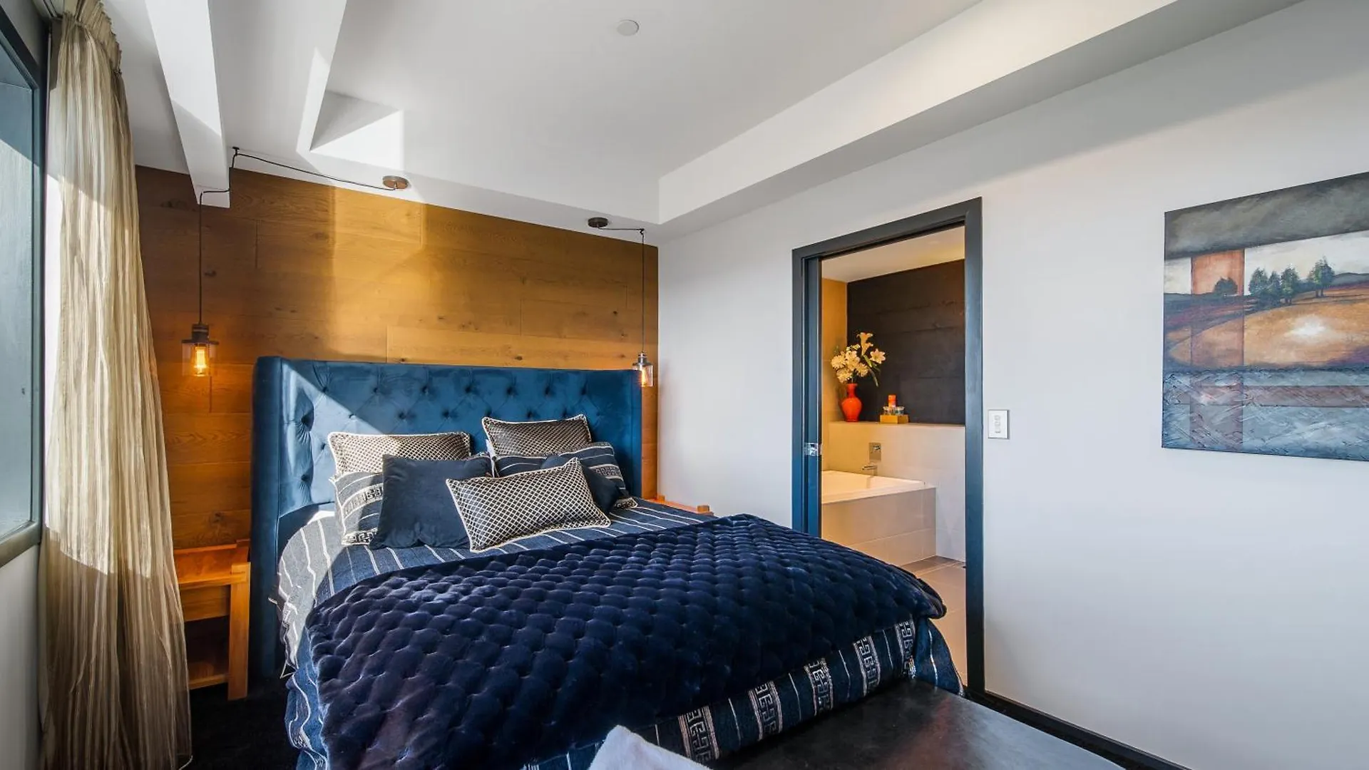 Cbd Loft Style Apartment With Free Valet Parking Christchurch