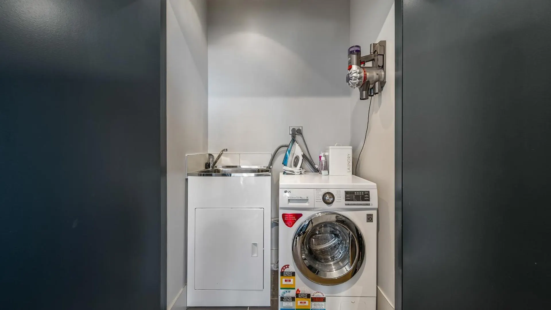 Cbd Loft Style Apartment With Free Valet Parking Christchurch
