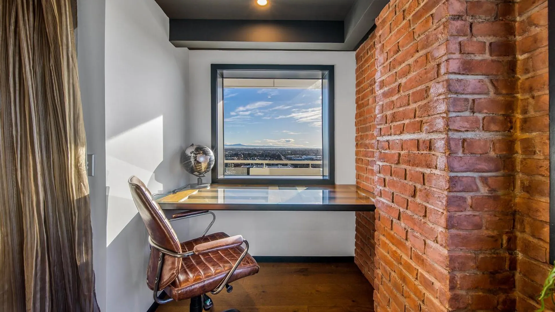 Cbd Loft Style Apartment With Free Valet Parking Christchurch