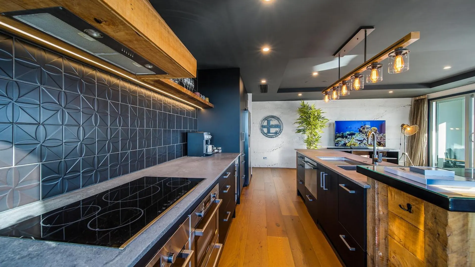Cbd Loft Style Apartment With Free Valet Parking Christchurch